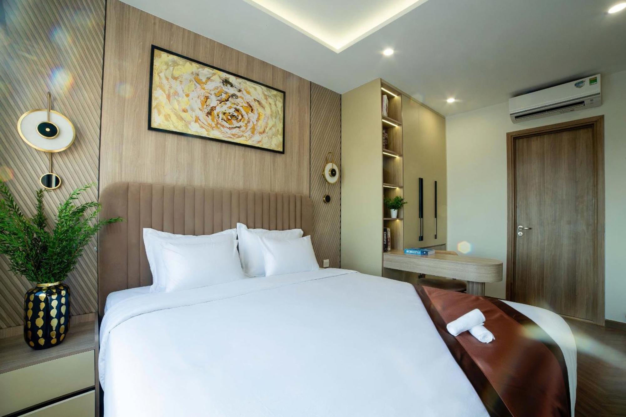 Aris Soho Balcony Saigon District 1 * TP. Hồ Chí Minh